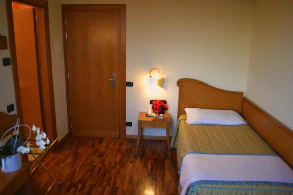 Hotel Camoretti Almenno San Bartolomeo Camera foto