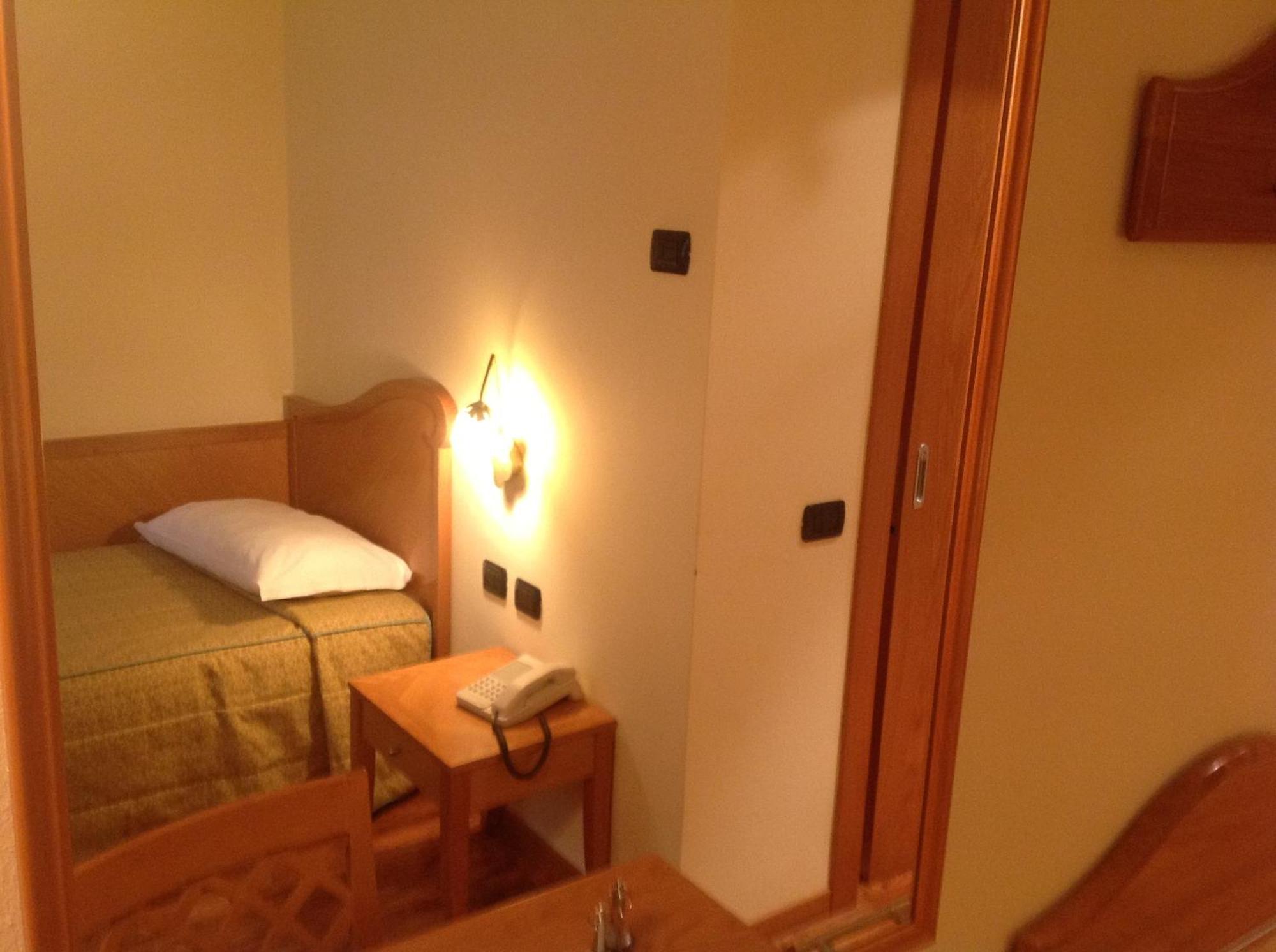 Hotel Camoretti Almenno San Bartolomeo Esterno foto