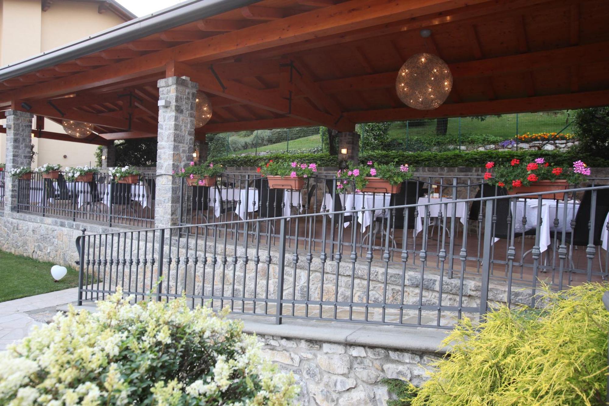 Hotel Camoretti Almenno San Bartolomeo Esterno foto