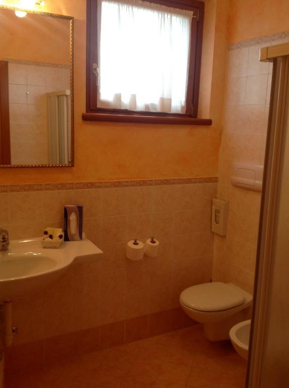 Hotel Camoretti Almenno San Bartolomeo Camera foto