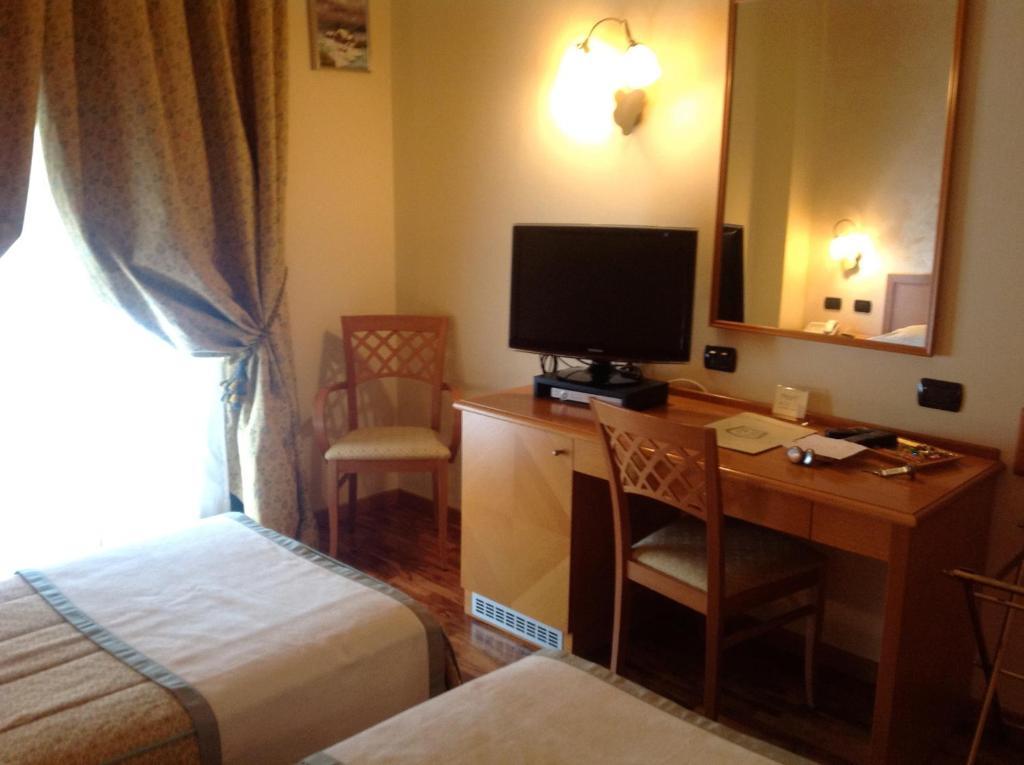 Hotel Camoretti Almenno San Bartolomeo Camera foto